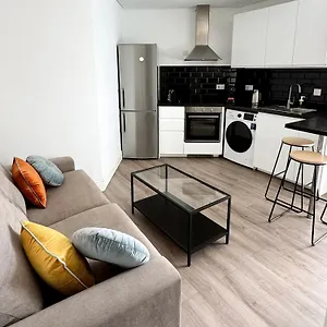 modern-two-bedroom-flat-in-gibraltars-city-centre.es-andalucia.com/